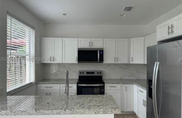 2031 SE 14th Ct Gallery 2