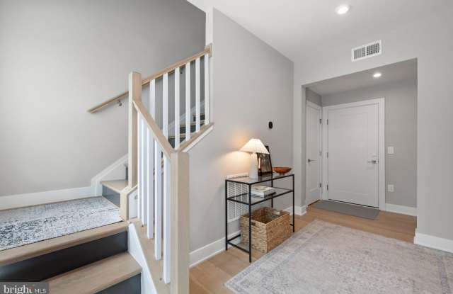 43442 CROSON Lane Gallery 4