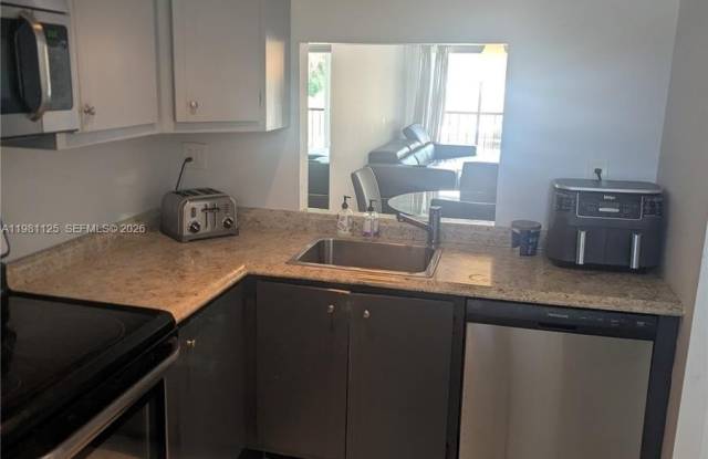 3920 Inverrary Blvd photos photos