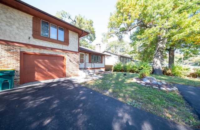 5829 Winnetka Ave. N. Gallery 1