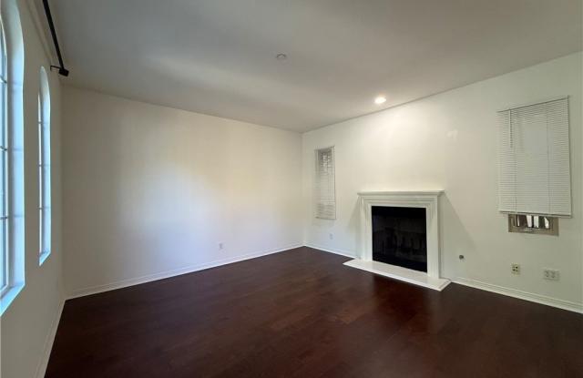 84 Townsend Gallery 4