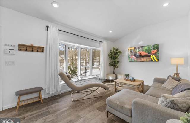 191 LAKESHORE Drive Gallery 4