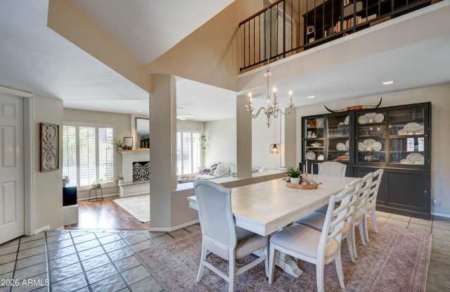 2511 E SHAW BUTTE Drive Gallery 4