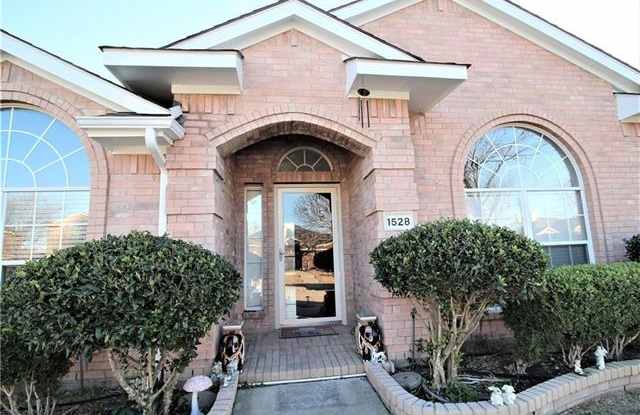 1528 Tanglewood Drive Gallery 3