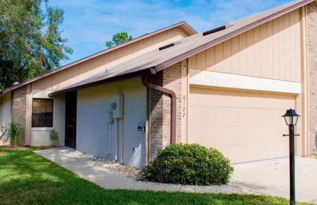 Port Orange 3-bedroom, 2 bath, villa located in the beautiful Riverwood Plantation subdivision photos photos