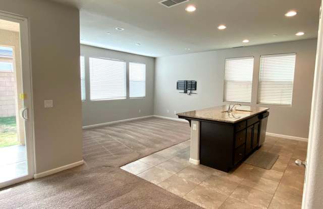 $2,295 Shaw & Sierra Vista, 3 Bed - Legacy Dr. /HOA Gated Community / Pool / $500 MOVE IN BONUS Gallery 4