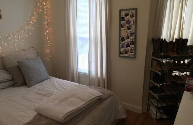 Nicely updated 3 bed with in-unit laundry in Brookline Village! Gallery 3