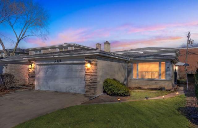 Charming 4BR House in Lincolnwood Close to Shopping  Highway - 7151 Hamlin Avenue, Lincolnwood, IL 60712