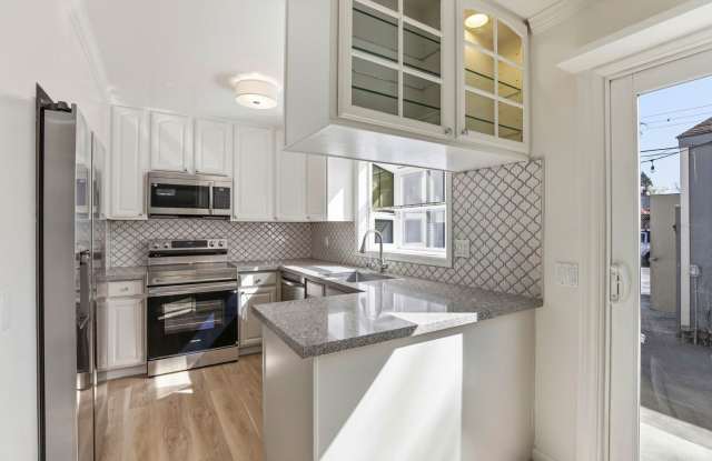 Freshly Renovated Single-Family Townhouse for Rent photos photos