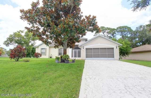 467 Sauders Road SE photos photos