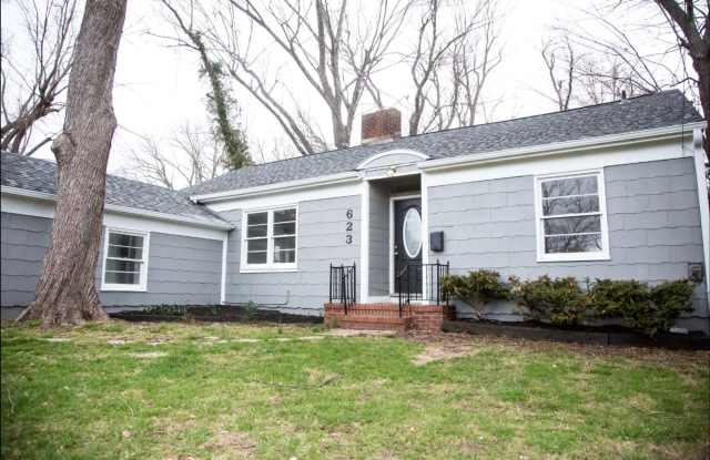 Completely remodeled 3-bedroom 2 full bathroom on over an acre lot Gallery 1