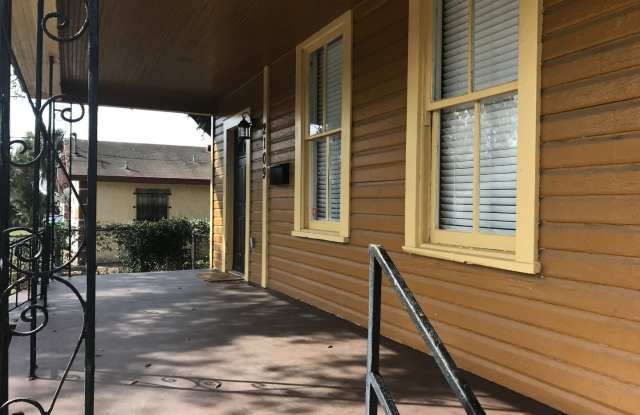 Vintage North Hyde Park Bungalow Gallery 3