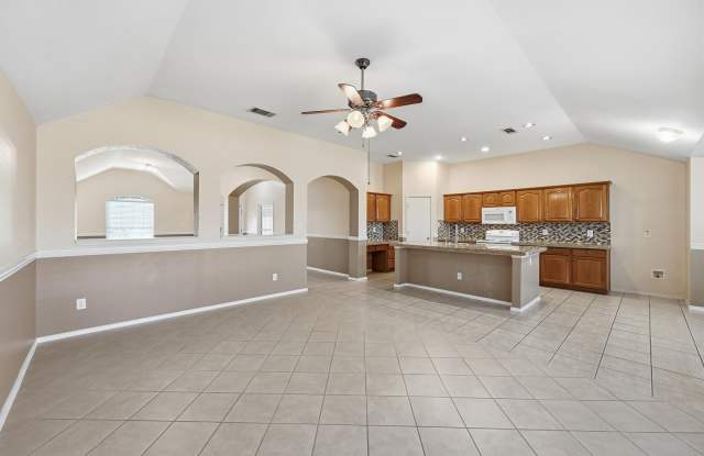 Immaculate Home Ready For Immediate Move In Gallery 3