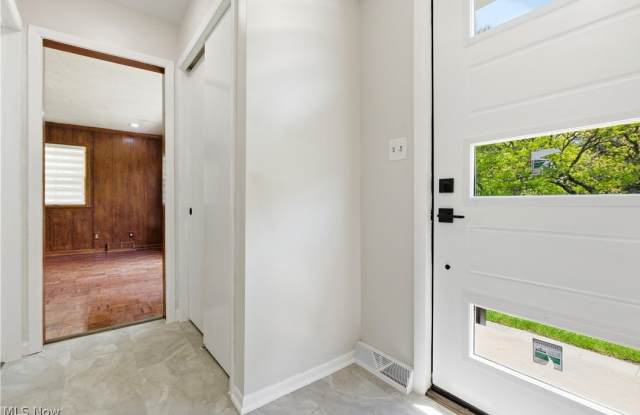 2056 Laurel Hill Drive Gallery 4