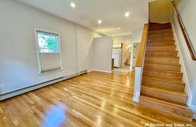 294 Chestnut Ave. Gallery 3