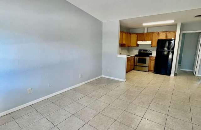 Conveniently Located 3BR/1BA Dade City Triplex NO APPLICATION FEE! photos photos