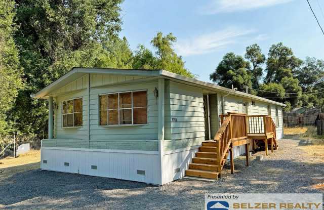 Roomy 2 bd. mobile w/ big yard in a country setting! photos photos