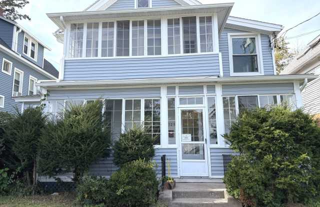 129 Quaker Lane S Gallery 1