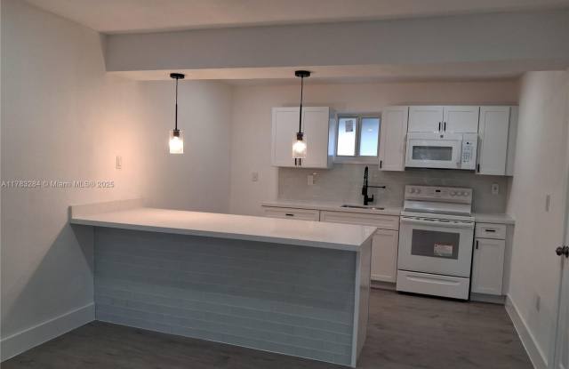 2155 SW 72nd Ave photos photos