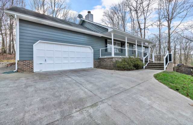 Clinton 37716 - 3 bedroom, 2 bath home - Call Sharon Arnwine 865-313-7215 Gallery 3