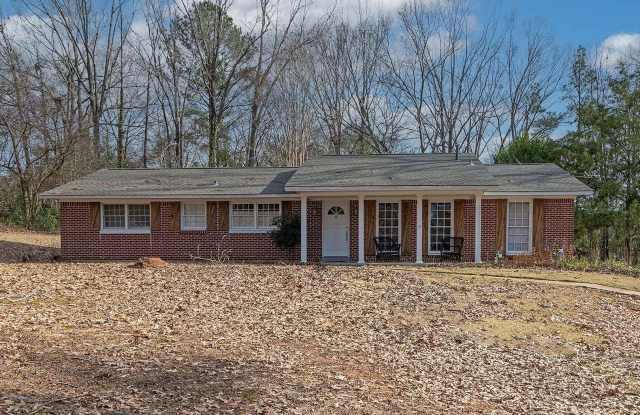 Home for Rent in Wetumpka - 4107 Jasmine Hill Road, Blue Ridge, AL 36093