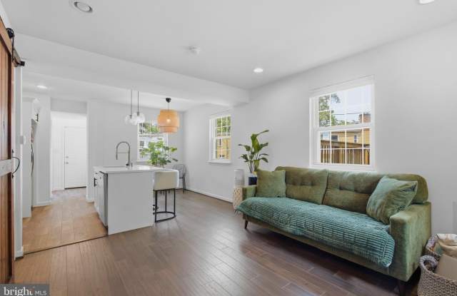 248 KENILWORTH Avenue NE Gallery 2