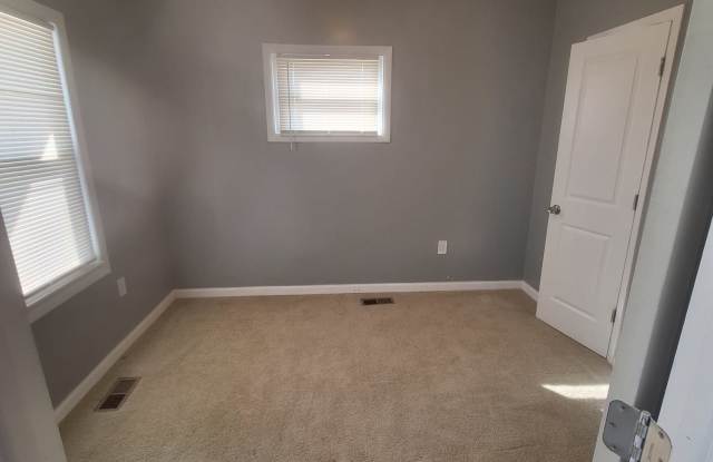 12613 Parkhill Avenue - Down Gallery 3