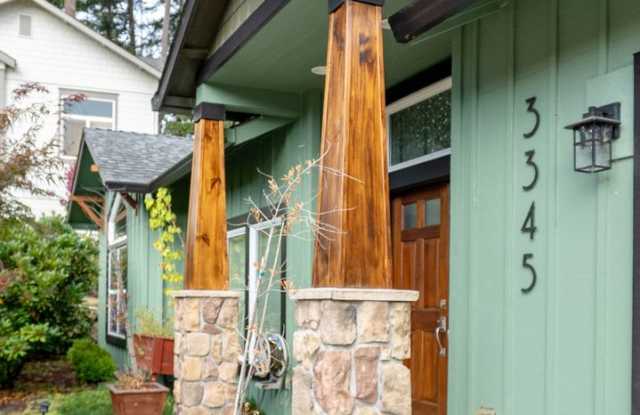 3 Bed | 2.5 Bath | 2,554 Sq Ft House in 3345 Bentley Ave, Eugene Gallery 4