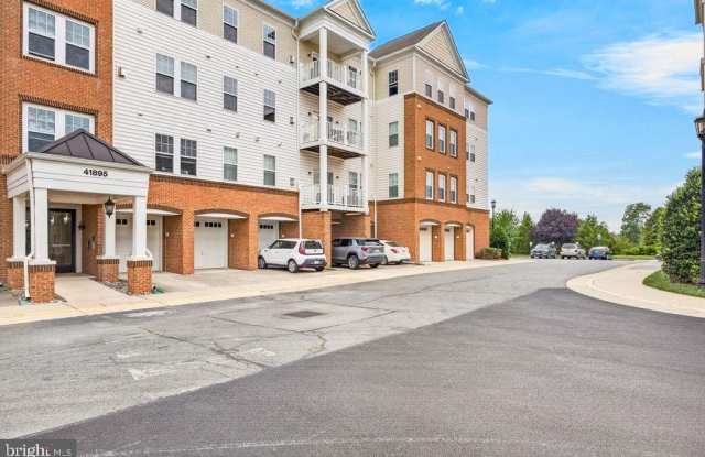 41895 CATHEDRAL VALLEY Square Gallery 3