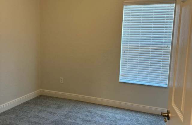 Move-In Ready!! 2 Bedroom 2.5 Bathroom Townhome!! One month free rent! Gallery 4
