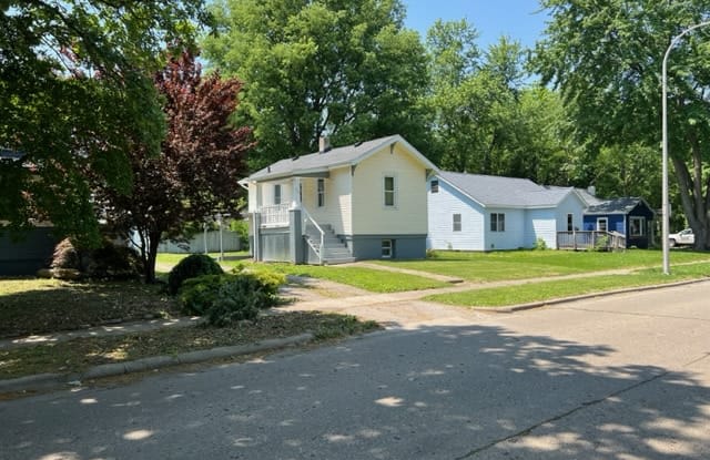 801 South Cottage Grove Avenue Gallery 1