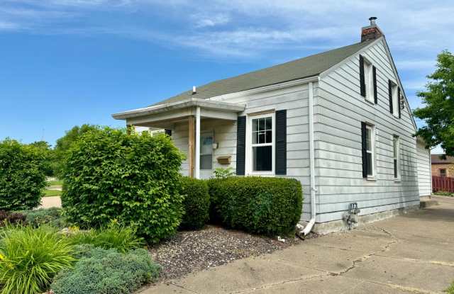 Recently remodeled 3-bedroom, 1.5 bath in the brewery district area photos photos