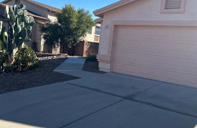 Unfurnished single story home in Villa Santa Rita Best Kept Secret. - 148 East Camino De Diana, Green Valley, AZ 85614