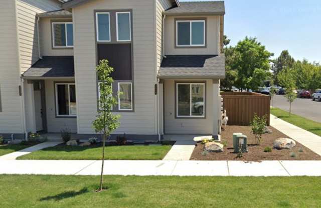 Modern 3 BR, 2 BA Townhouse in the Heart of Bend, OR! photos photos
