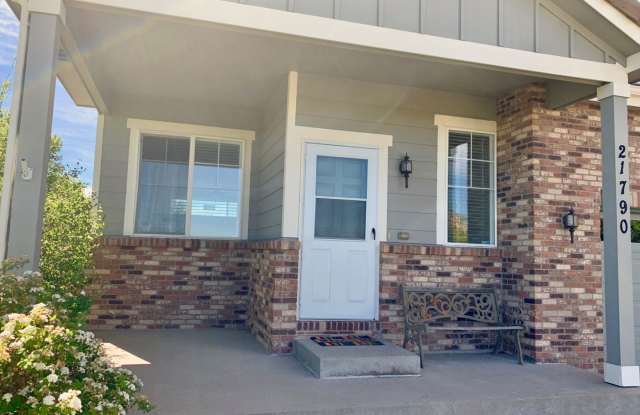 Wonderful 3 BR/3 BA Home with Open Main Level and 2nd Story Loft! Cherry Creek Schools! Minutes to E-470 and Buckley AFB! Gallery 2