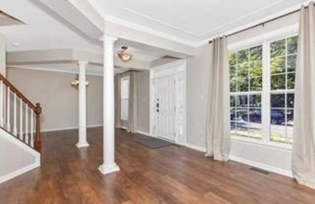 1713 DEARBOUGHT DRIVE Gallery 3
