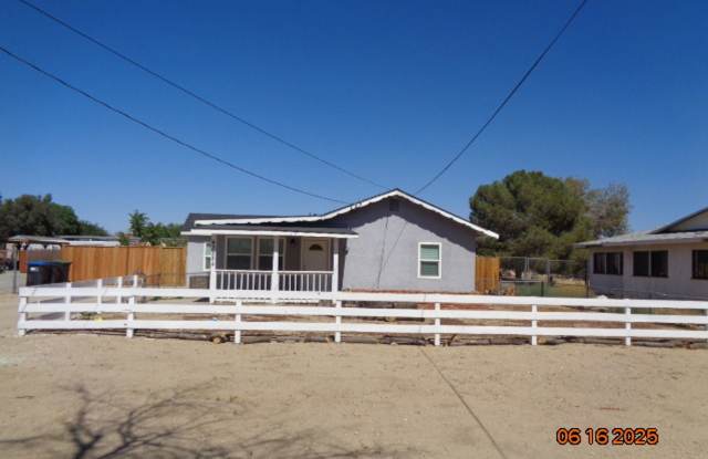 Cute and Cozy Ranch Style Home in East Lancaster photos photos
