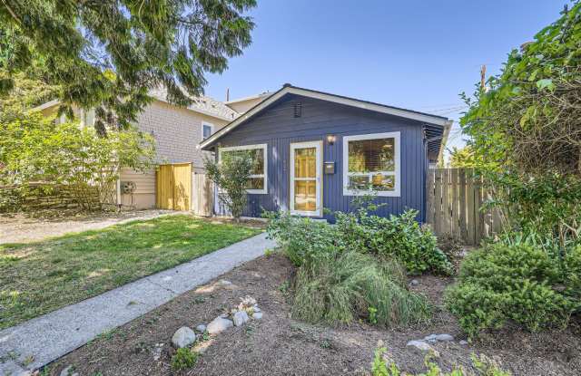 Charming one-level cottage in Madison Valley! photos photos