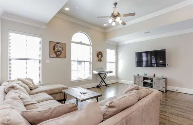 1367 Studer Street Gallery 2