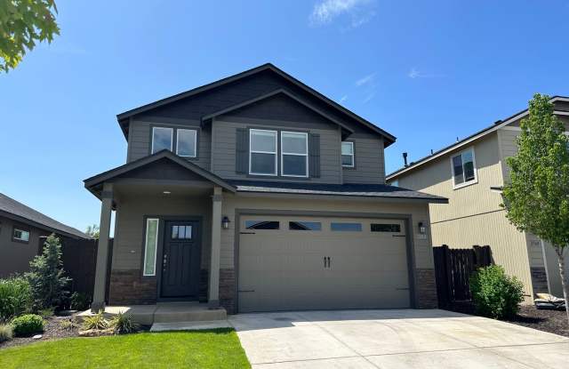 Charming and Modern Redmond Home: Pet-Friendly, Two-Car Garage, and More! photos photos