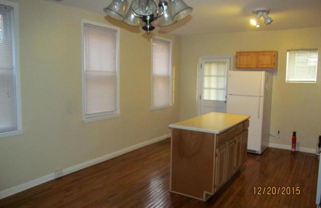2227 PRATT ST E #2 Gallery 4
