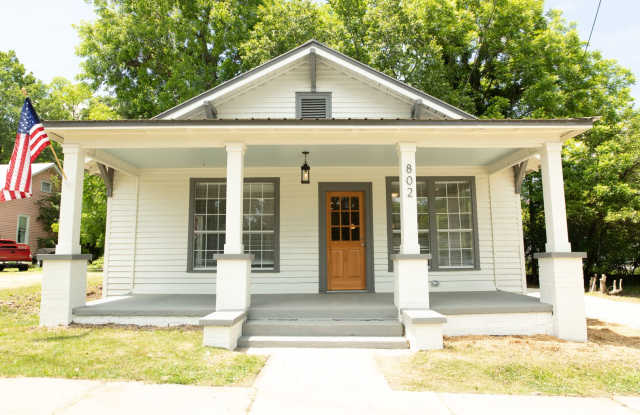Great home in Opelika! - 802 Avenue East, Opelika, AL 36801