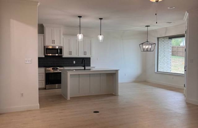 Home for Rent in Desirable Chaffee Crossing Gallery 3