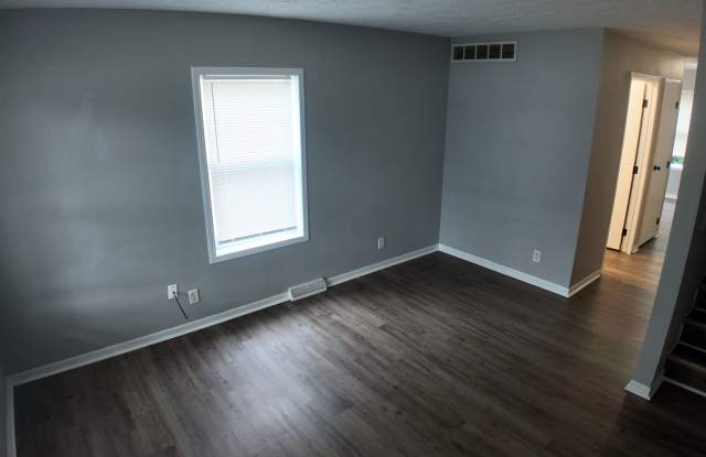 Remodeled 4 Bedroom Home with Big Kitchen and Central A/C & Heat Gallery 4