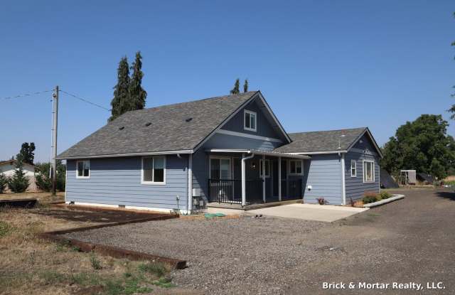 2 Bedroom (Additional Room may be used as a 3rd bedroom) - 2.5 Bathroom Home in Aumsville, OR photos photos