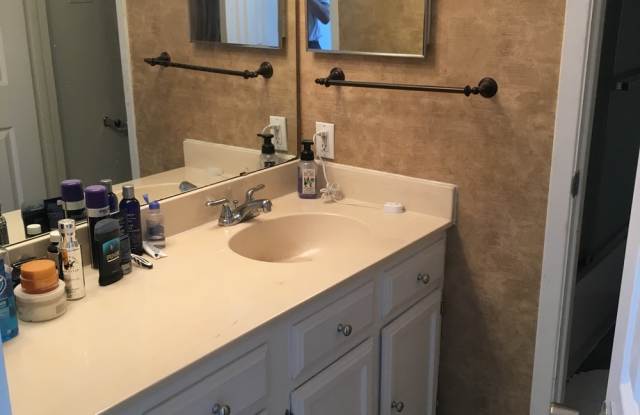 2715 Creekwood Ct - 2715 Creek Wood Ct, Carrollton, TX 75006