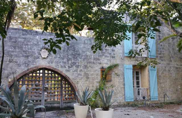 2728 Calusa Street photos photos