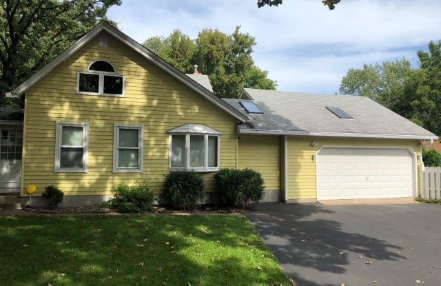 275 County Rd B West - 275 County Road B West, Roseville, MN 55113