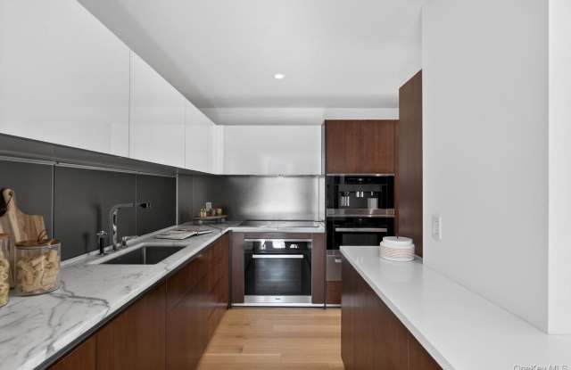 135 W 52ND Street Gallery 4