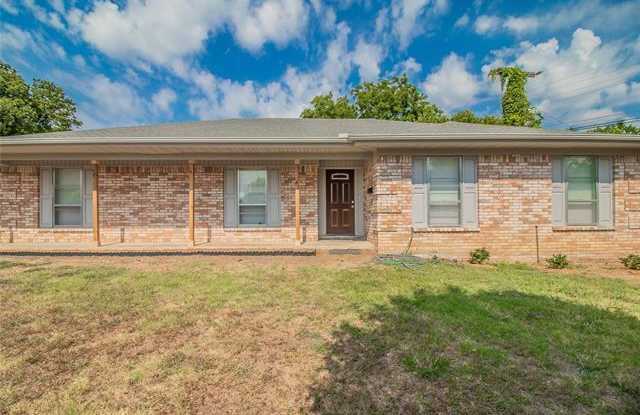 5205 Parham Court - 5205 Parham Court, Fort Worth, TX 76112